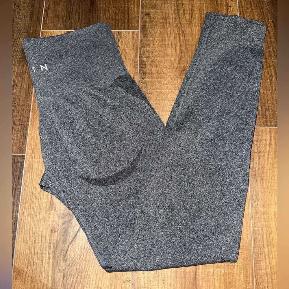 NVGTN leggings, seamless with butt and thigh contour size medium